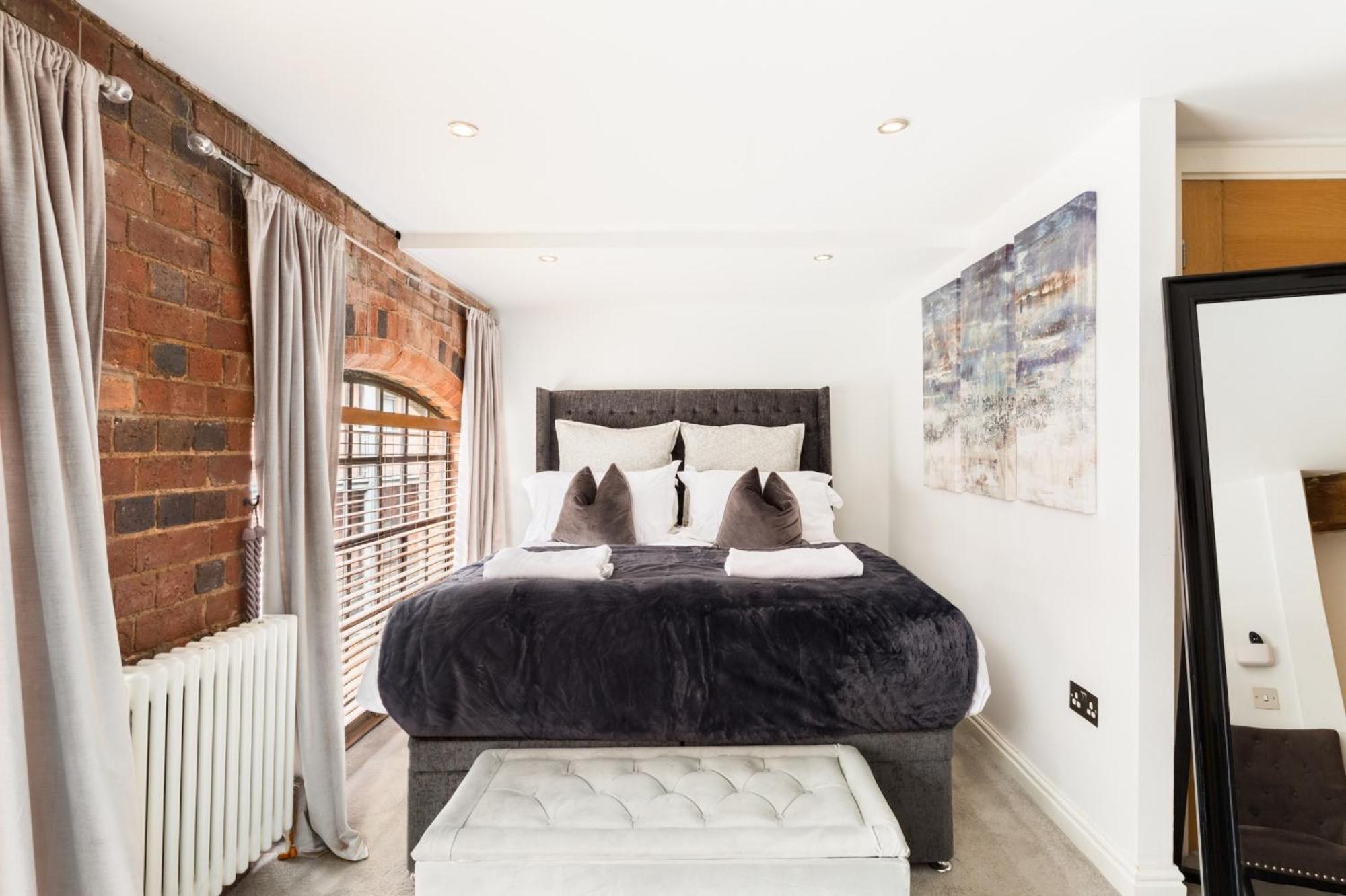 High End Luxury Townhouse In Jq, 4 Bedrooms, Flat Screen Tv In All Rooms, Free Parking, Near Birmingham City Centre Deposit Required 외부 사진