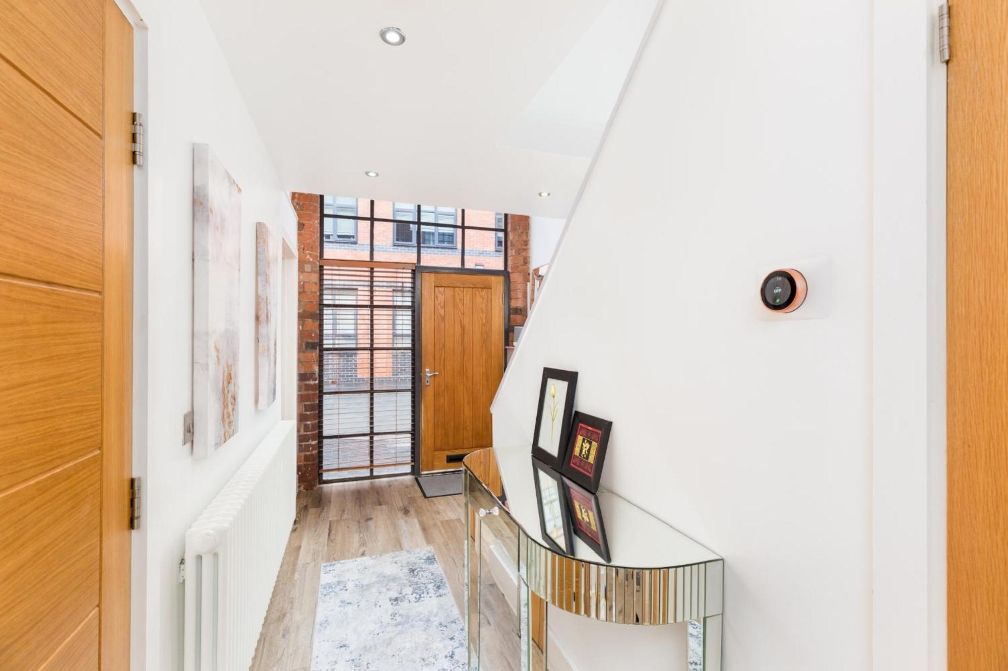 High End Luxury Townhouse In Jq, 4 Bedrooms, Flat Screen Tv In All Rooms, Free Parking, Near Birmingham City Centre Deposit Required 외부 사진