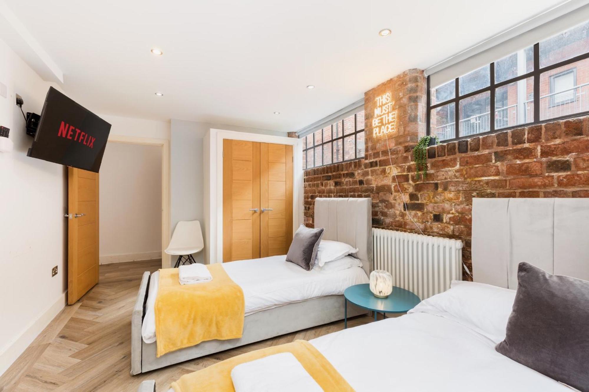 High End Luxury Townhouse In Jq, 4 Bedrooms, Flat Screen Tv In All Rooms, Free Parking, Near Birmingham City Centre Deposit Required 외부 사진