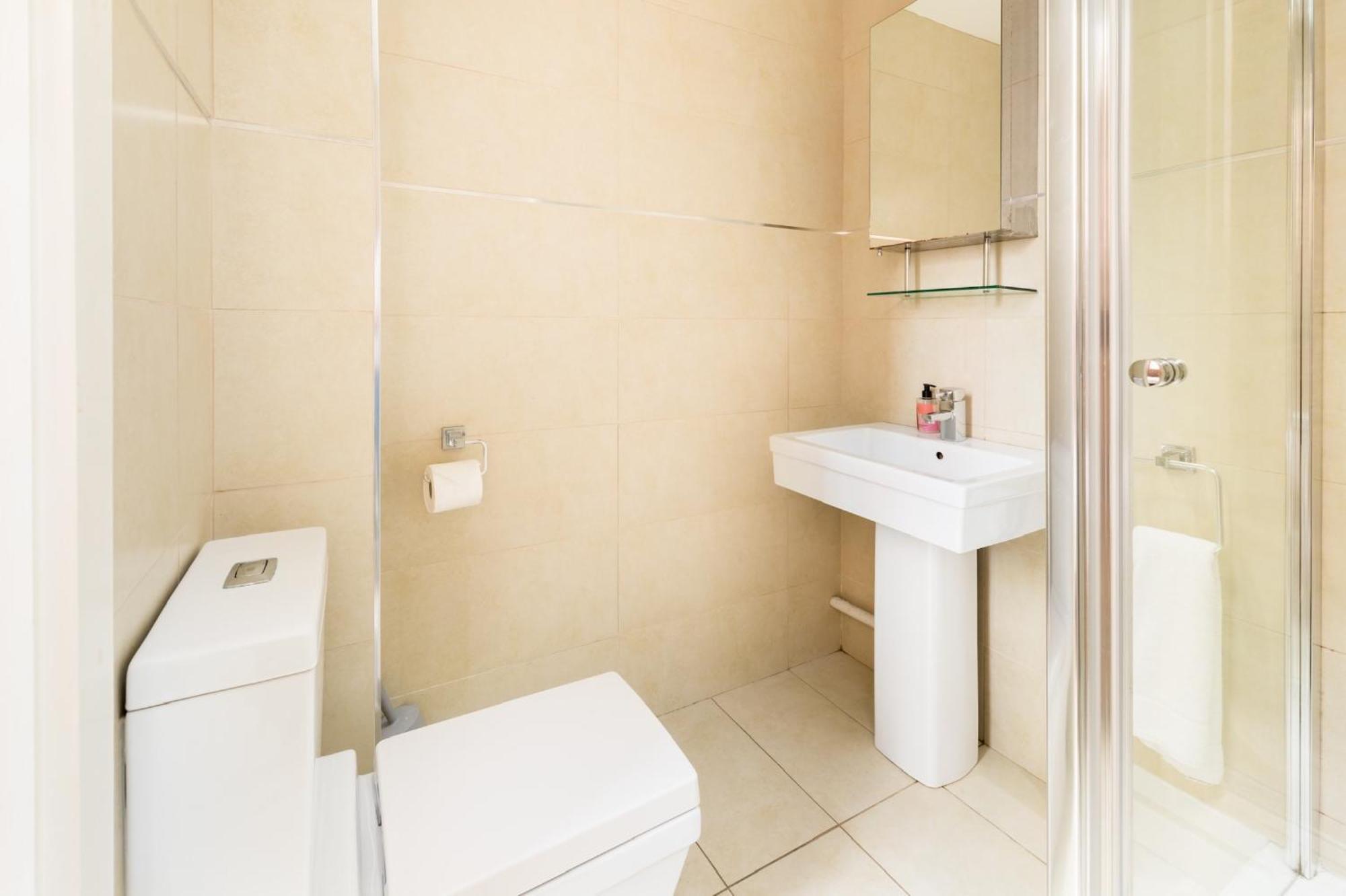 High End Luxury Townhouse In Jq, 4 Bedrooms, Flat Screen Tv In All Rooms, Free Parking, Near Birmingham City Centre Deposit Required 외부 사진