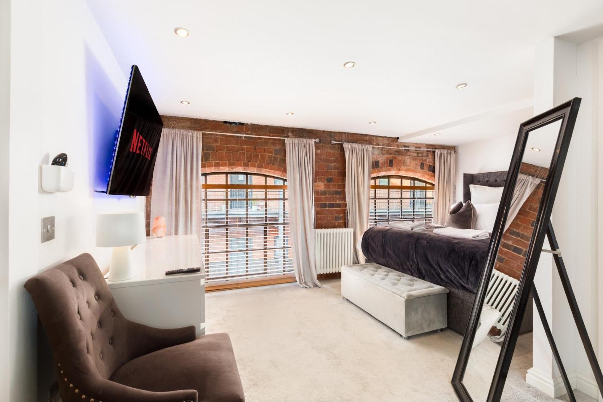 High End Luxury Townhouse In Jq, 4 Bedrooms, Flat Screen Tv In All Rooms, Free Parking, Near Birmingham City Centre Deposit Required 외부 사진