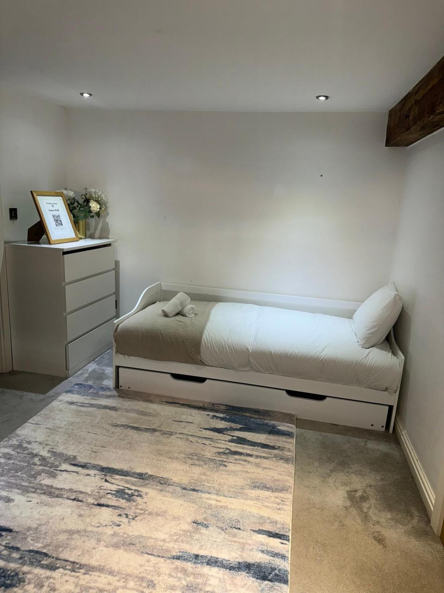 High End Luxury Townhouse In Jq, 4 Bedrooms, Flat Screen Tv In All Rooms, Free Parking, Near Birmingham City Centre Deposit Required 외부 사진